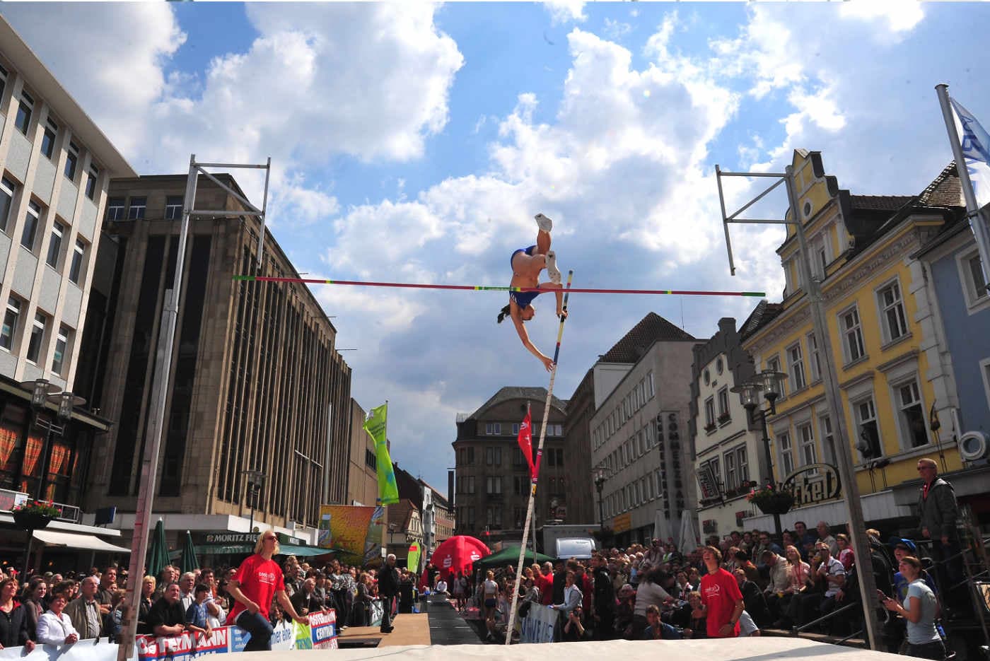 Der Altstadtmarkt beim Marktplatzspringen 2009